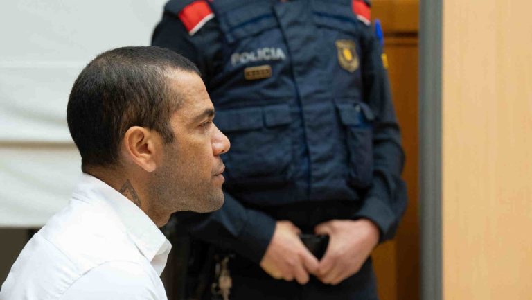 Otorgan libertad provisional a Dani Alves