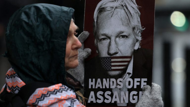 Permiten a Assange seguir luchando contra su extradición a EE.UU.