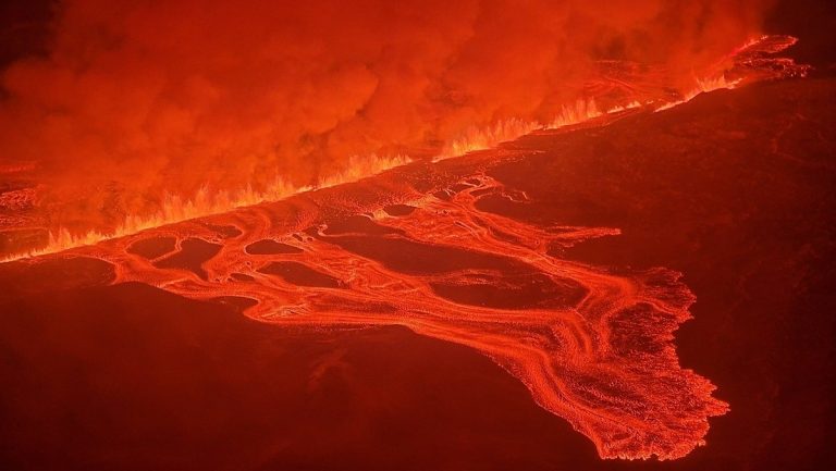 Registran una nueva erupción volcánica en Islandia (VIDEO)