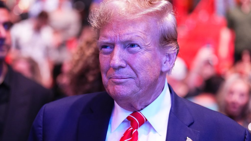 Trump revela cuánto dinero tiene en efectivo