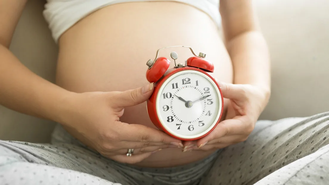 El embarazo acelera el 'reloj biológico' de las mujeres