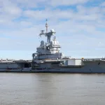 La Armada francesa se entrena para una guerra, dice un contralmirante