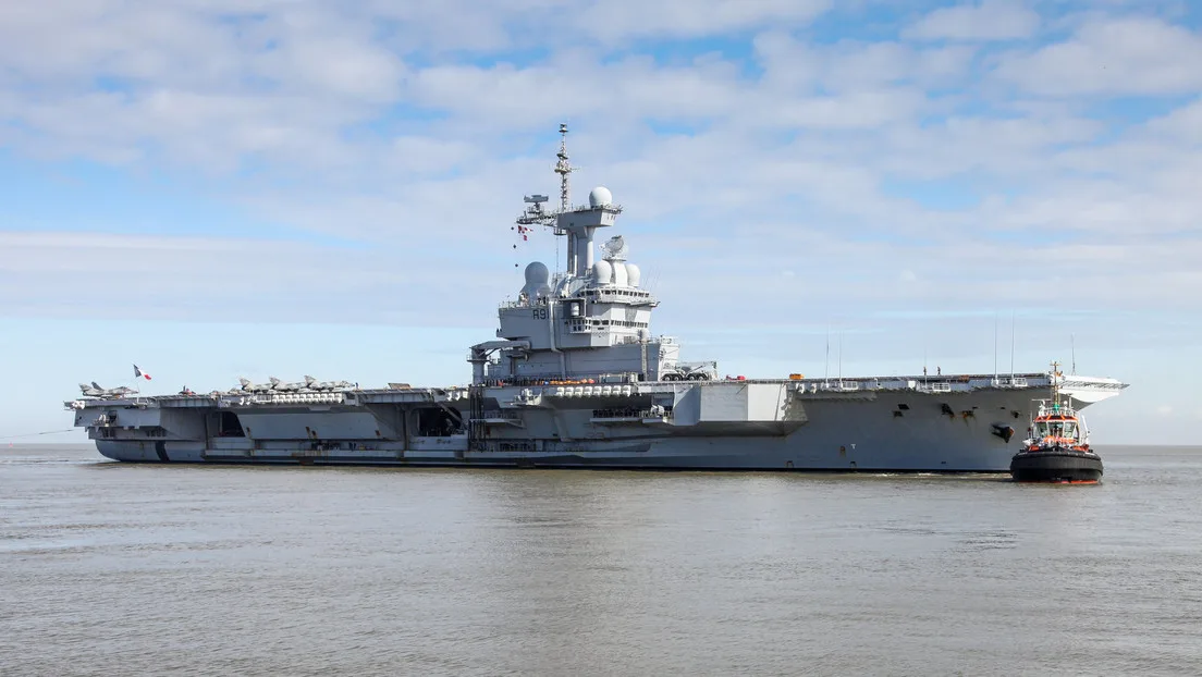 La Armada francesa se entrena para una guerra, dice un contralmirante
