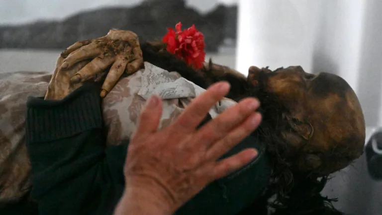 Los muertos se momifican en este pueblo colombiano y nadie entiende por qué