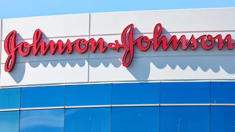"Niveles elevados" de toxicidad: Países retiran lote de medicamento infantil de Johnson & Johnson