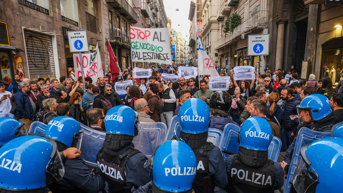 Varios heridos en enfrentamientos entre la Policía y protestantes 'anti OTAN' en Nápoles