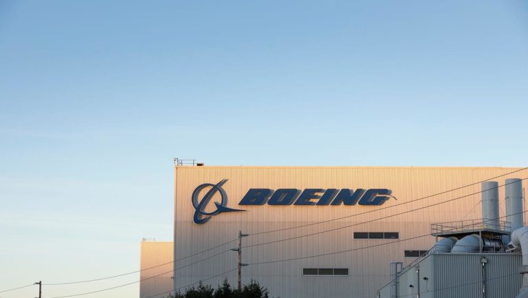 Un segundo denunciante de defectos en aviones Boeing muere repentinamente