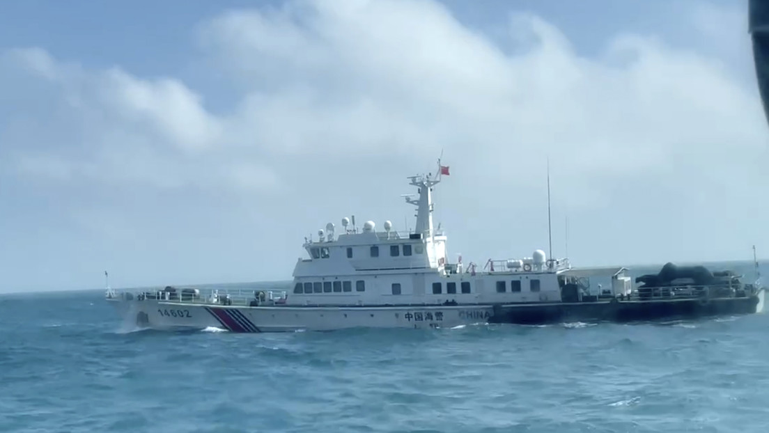 Un barco de la Guardia Costera de China a su paso cerca de la costa de las islas Matsu, en Taiwán, el 14 de octubre de 2024.