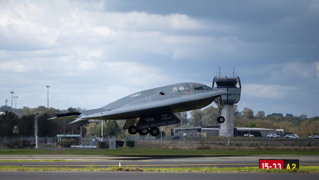 Un bombardero furtivo B-2 Spirit de la Fuerza Aérea de EE.UU.