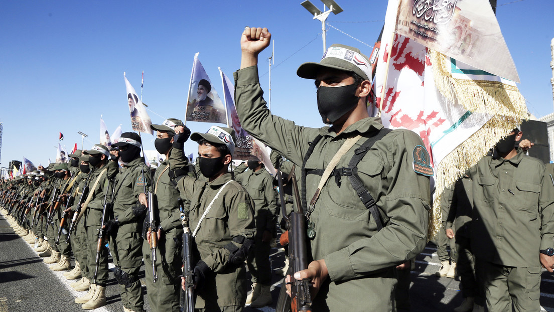 Combatientes hutíes en una marcha en solidaridad con el pueblo palestino en Saná, Yemen, el 4 de octubre de 2024.