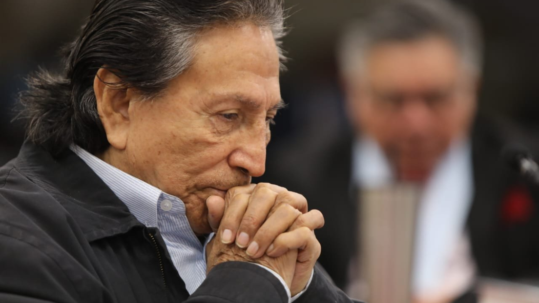 El expresidente de Perú, Alejandro Toledo, reflexiona durante una sesión del juicio oral en su contra por el delito de colusión el 16 de octubre de 2024 en Lima.