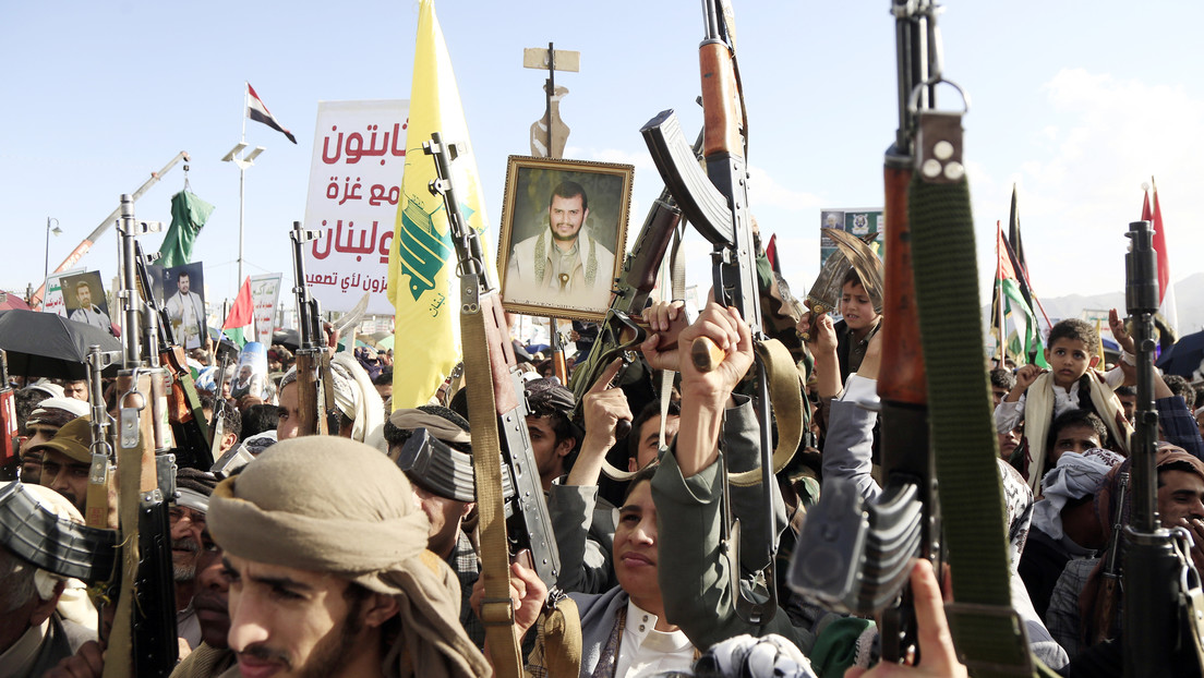 Los hutíes participan en una protesta organizada en solidaridad con Palestina y el Líbano contra la agresión israelí en ambas regiones, en Saná, Yemen, el 1 de noviembre de 2024.