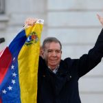 ARCHIVO - El excandidato presidencial opositor venezolano, Edmundo González Urrutia, durante una manifestación en Madrid el 28 de septiembre de 2024.