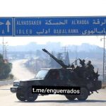 Imagen de un vehículo del Hayat Tahrir al-Sham (HTS) en la carretera M5 que une Damasco con Alepo.