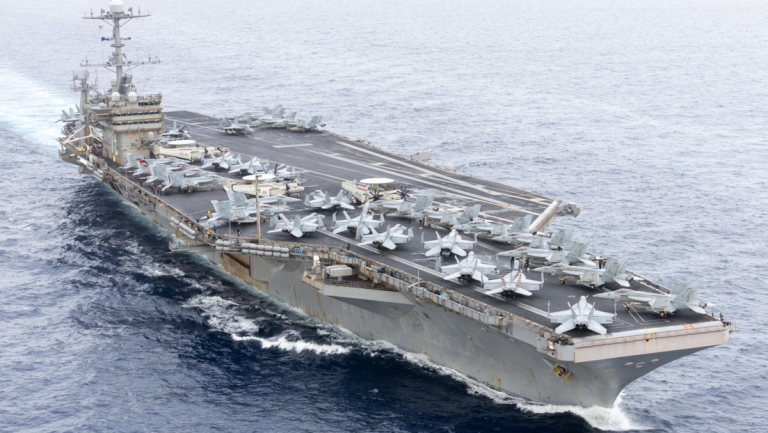 El portaviones estadounidense USS Harry S. Truman