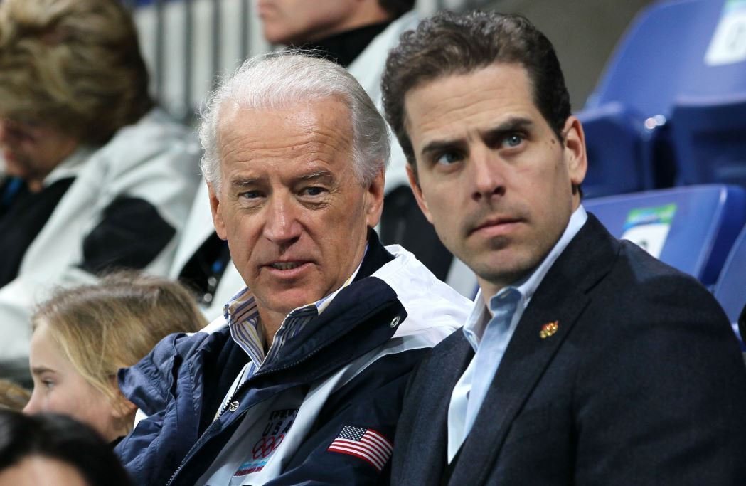 El presidente Joe Biden  y su hijo Hunter Biden.