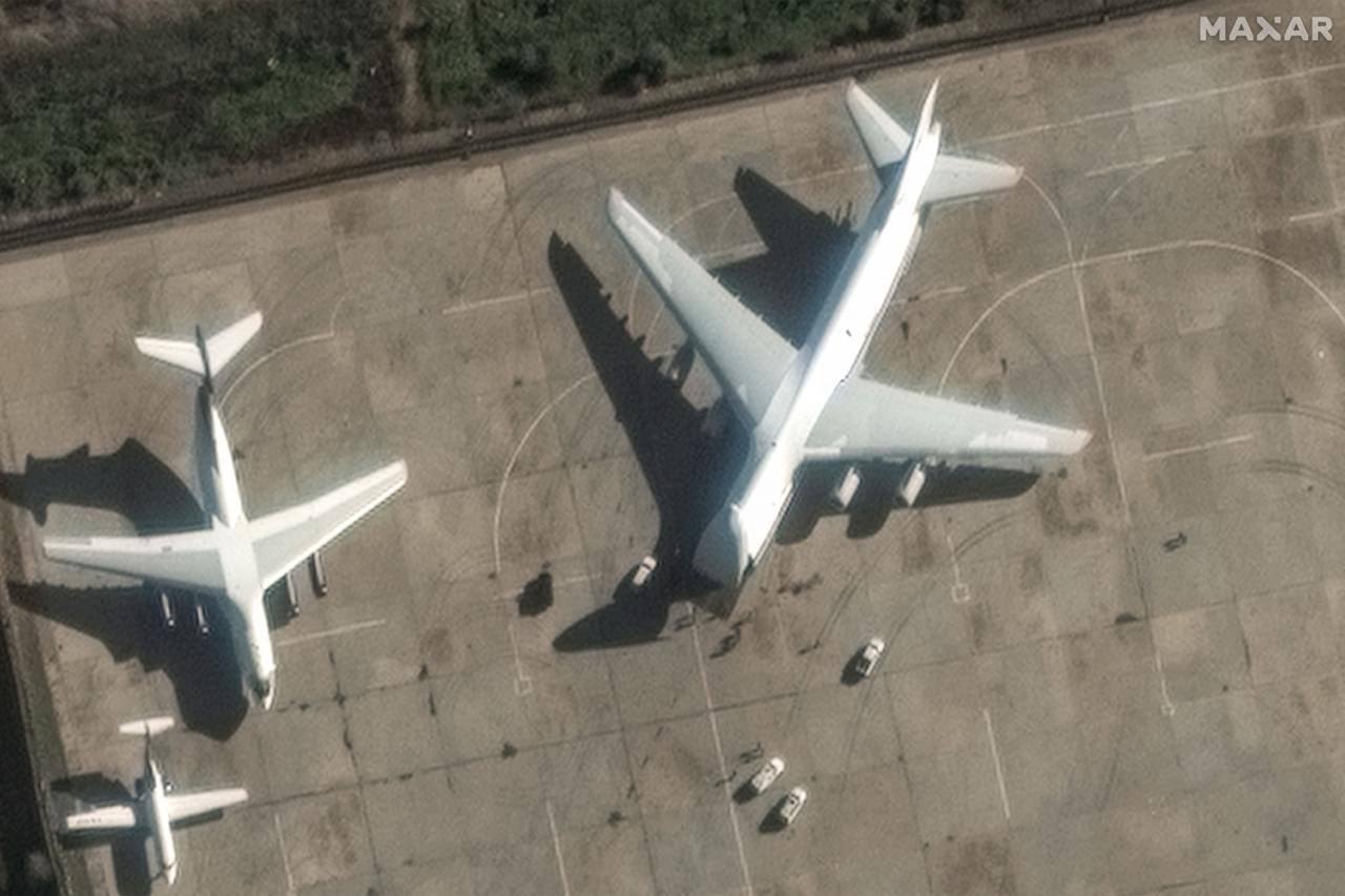 Las imágenes de satélite muestran que An-124, Il-76 y aviones de carga más pequeños han llegado a bases rusas.