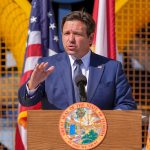El gobernador de Florida, Ron DeSantis, durante un evento en la Universidad Internacional de Florida. Miami, 5 de febrero de 2025.