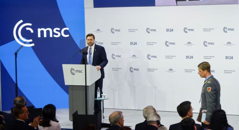 El vicepresidente de Estados Unidos, JD Vance, habla en la Conferencia de Seguridad de Múnich (MSC), en Múnich, Alemania, el 14 de febrero de 2025.