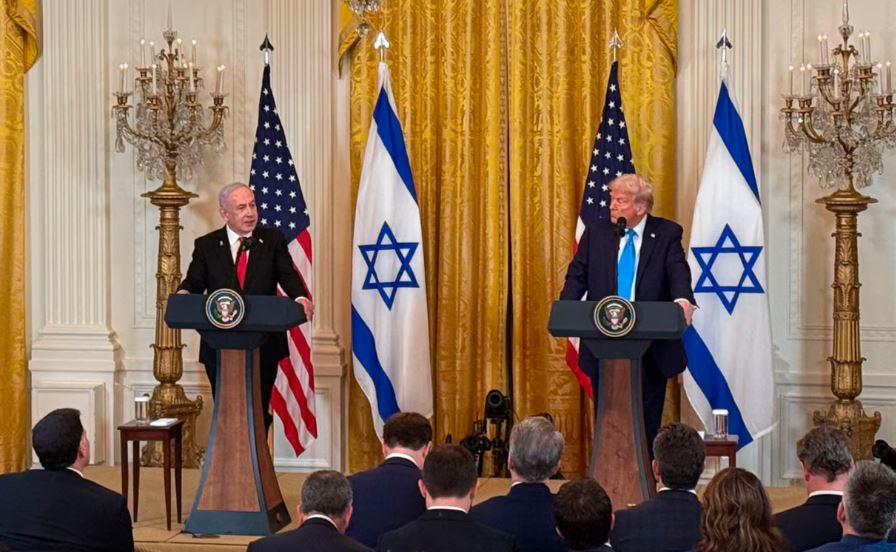 El presidente de Estados Unidos, Donald Trump, y el primer ministro israelí, Benjamín Netanyahu, brindan una conferencia de prensa en la Casa Blanca. El martes 4 de enero de 2025.