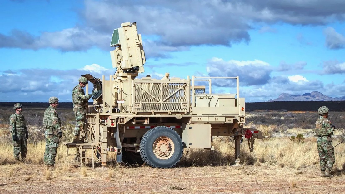 Soldados estadounidenses con el sistema de radar AN/MPQ 64 Sentinel en Sierra Vista, Arizona (EE.UU.), el 12 de marzo de 2025.