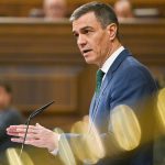 Pedro Sánchez habla durante la sesión plenaria del Parlamento. 26 de marzo de 2025