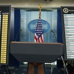 Gráficos con los aranceles 'recíprocos' expuestos en una sala de prensa de la Casa Blanca, Washington D.C., EE.UU., 2 de abril de 2025.