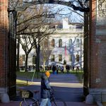 Una de las entradas a Harvard.