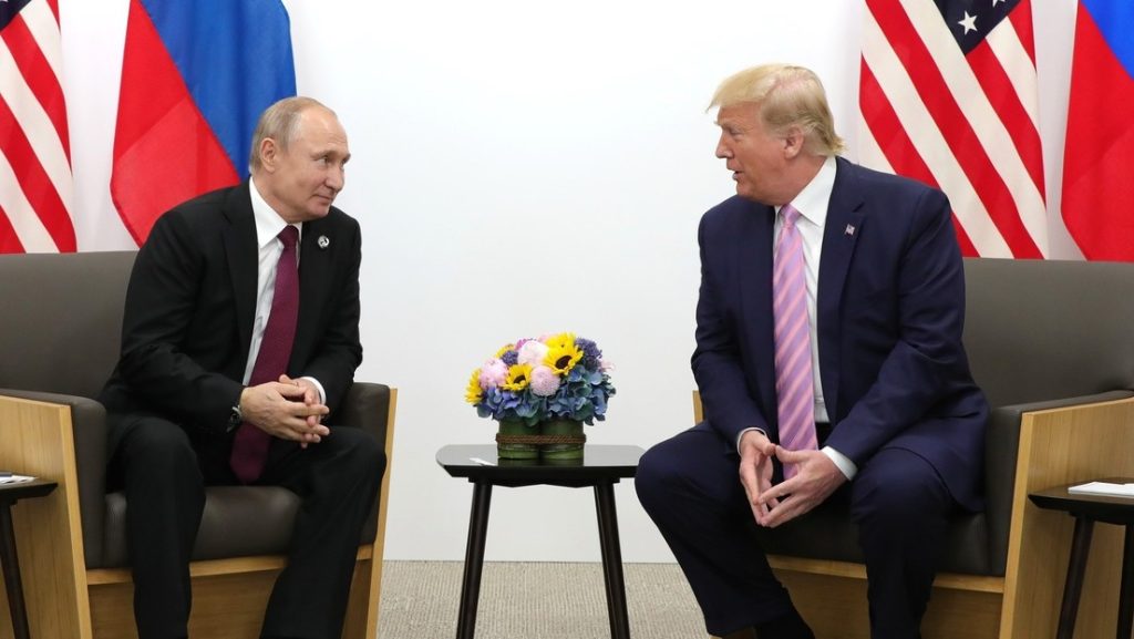 El presidente ruso, Vladímir Putin, y su homólogo de EE.UU., Donald Trump