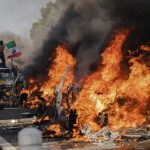 Autos quemados durante las protestas de inmigrantes en Los Ángeles, EE.UU., 8 de junio de 2025.