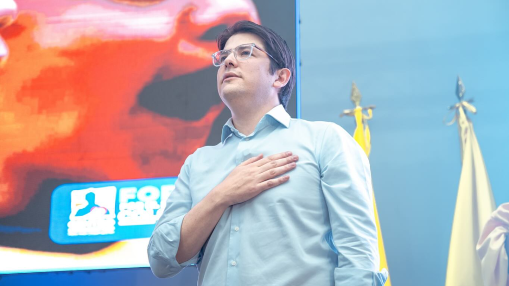 El senador colombiano Miguel Uribe Turbay durante un evento político en el Valle del Cauca, Colombia, el 24 de mayo de 2025.