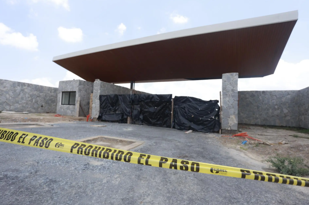 Los cuerpos presentaban signos de embalsamiento y habrían sido acumulados por falta de espacio en el crematorio.