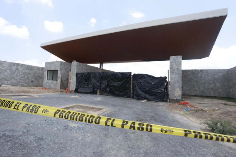 Los cuerpos presentaban signos de embalsamiento y habrían sido acumulados por falta de espacio en el crematorio.