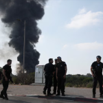 Durante la madrugada, se registraron explosiones en Tel Aviv y Jerusalén tras el lanzamiento de misiles desde territorio iraní (REUTERS/Ronen Zvulun)