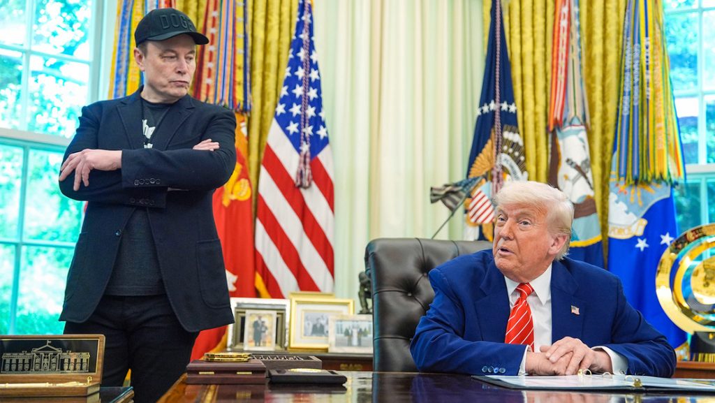 Elon Musk y Donald Trump en el Despacho Oval de la Casa Blanca, 30 de mayo de 2025.