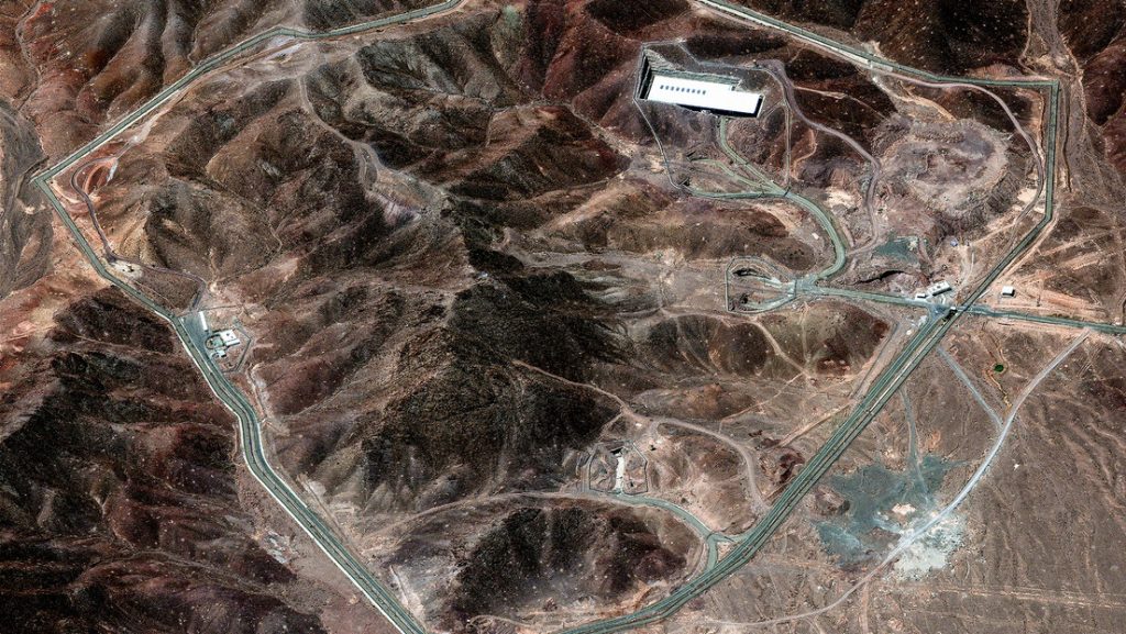 Imagen obtenida por un satélite de Maxar de la planta de enriquecimiento de Fordo en Irán.