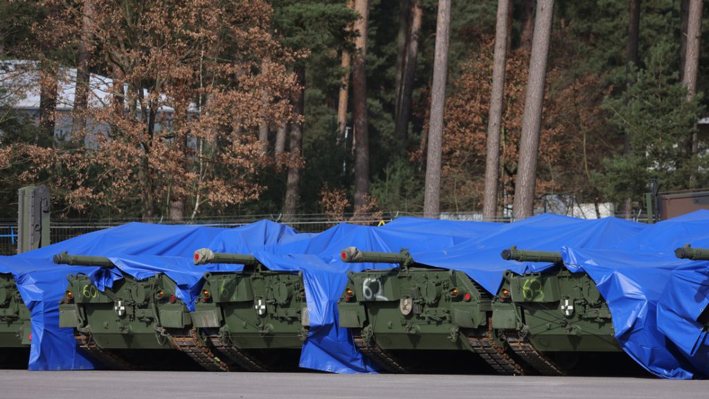 Tanques Leopard 1A5 en un centro de entrenamiento militar cerca de Klietz, Alemania, el 23 de febrero de 2024.
