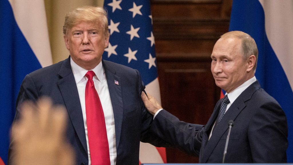 Vladímir Putin y Donald Trump en la rueda de prensa tras su reunión bilateral en Helsinki, Finlandia, 16 de julio de 2018.