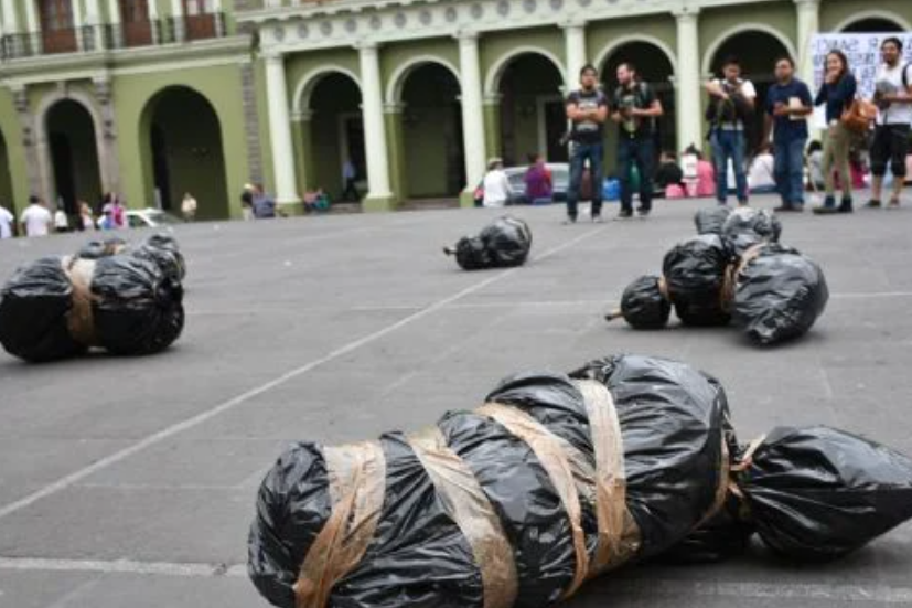 Una protesta pública que muestra el rechazo al crimen organizado.