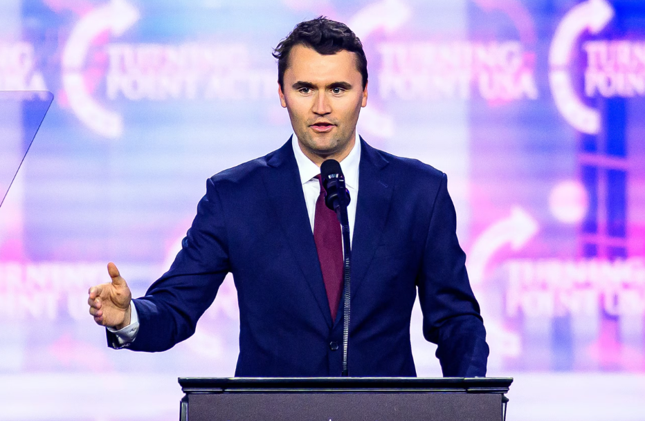 Quien en vida fue el activista político Charlie Kirk.