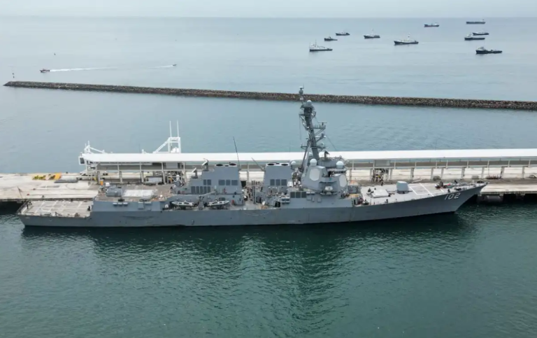 El USS Sampson (DDG 102), un destructor de misiles de la Armada de EE.UU.
