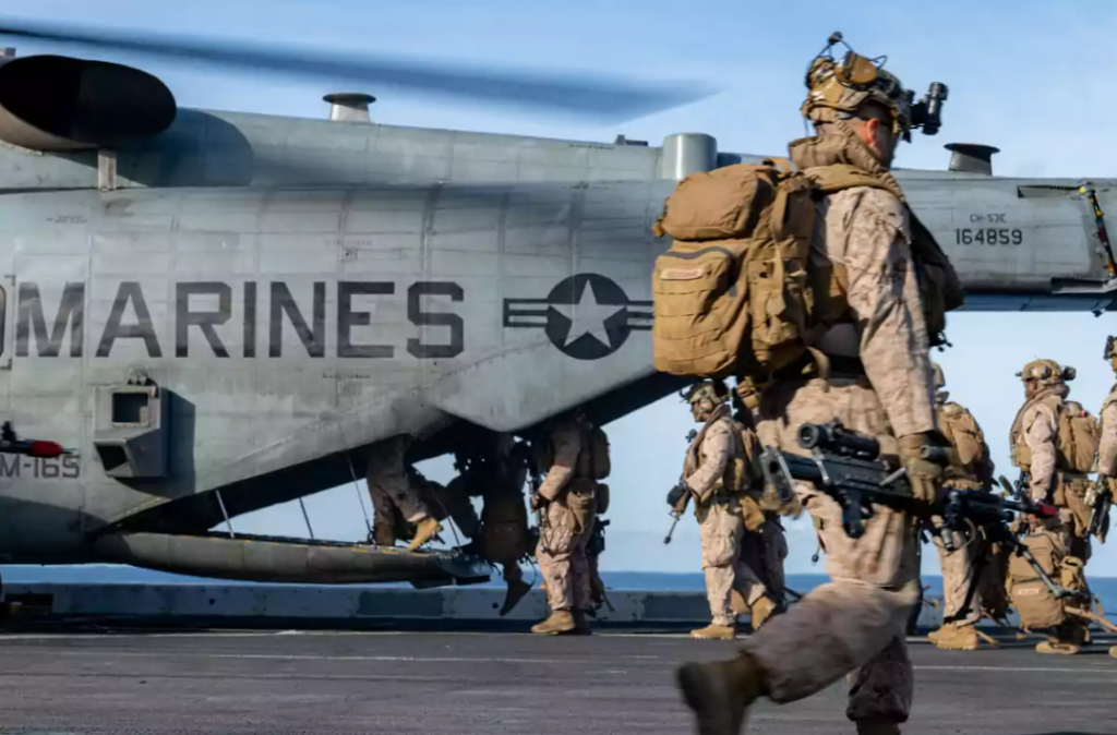 Tropas de EEUU en un portaaviones.