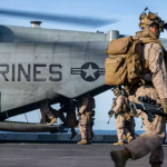 Tropas de EEUU en un portaaviones.