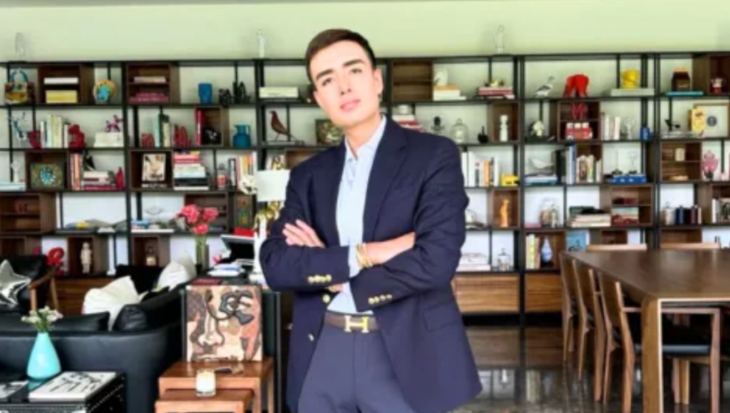 Miguel de la Mora, un reconocido estilista de celebridades.