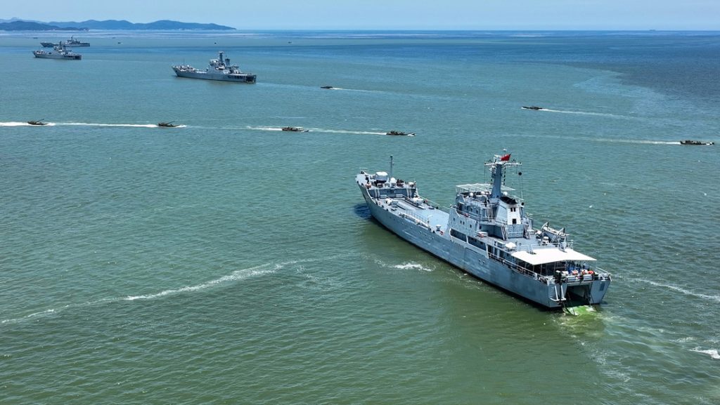 Buques militares chinos durante unos ejercicios en las aguas de Zhangzhou