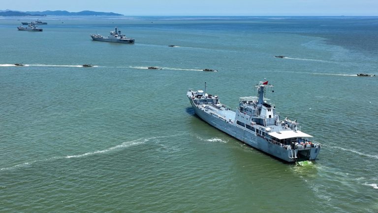 Buques militares chinos durante unos ejercicios en las aguas de Zhangzhou