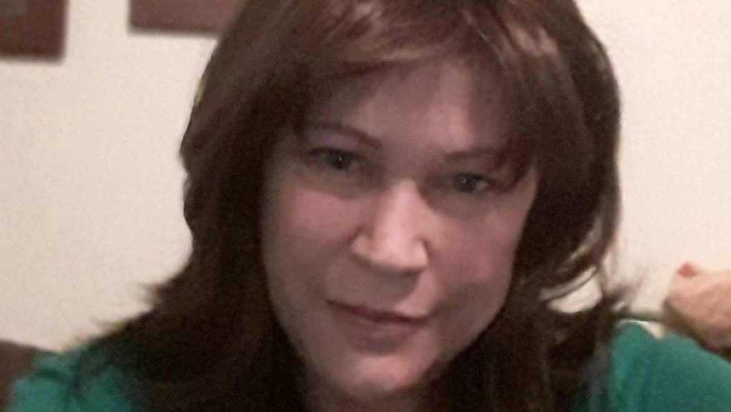 Abuela del principal sospechoso del asesinato de Charlie Kirk, Debbie Robinson.
