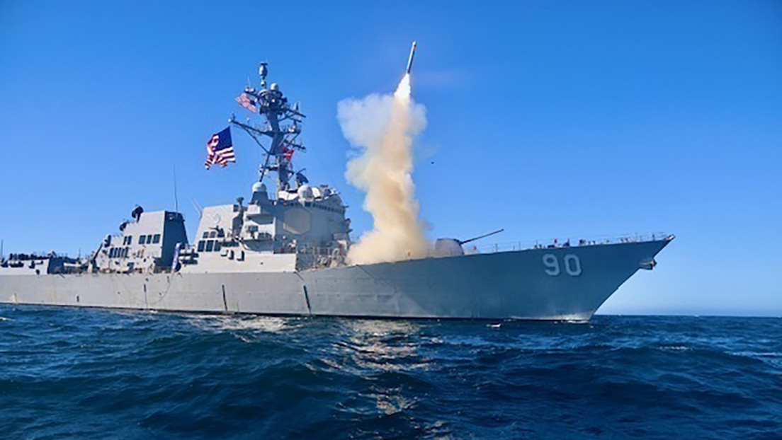 Imagen ilustrativa. El destructor de misiles guiados USS Chafee lanza un Tomahawk, 30 de noviembre de 2020.