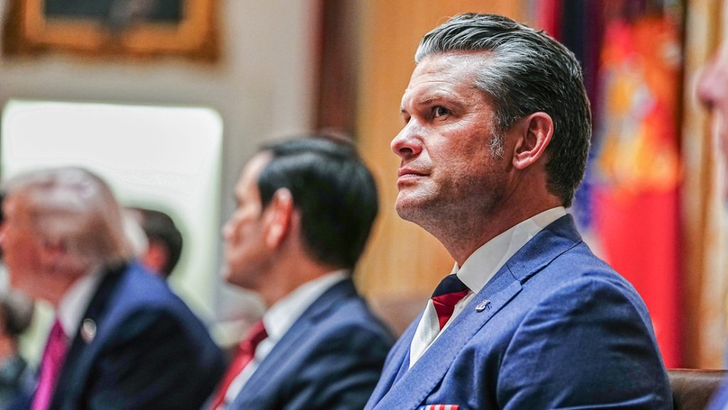 Secretario del Departamento de Guerra de EE.UU., Pete Hegseth.