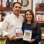 Los fundadores Delafinca Coffee, Heberto Rivas y Mayerling Gurdián orgullosos de producir uno de los mejores cafés del mundo. Ayer celebraron por lo alto el día internacional del café.
